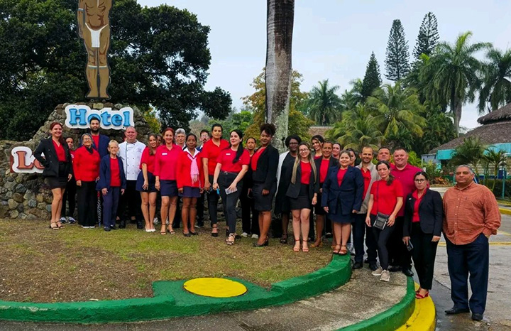 Hotel Los Caneyes con atractivas ofertas veraniegas