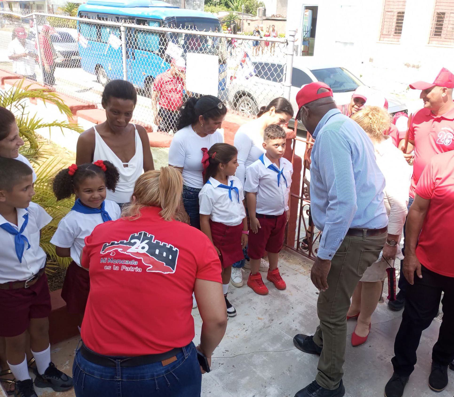 Salvador Valdés Mesa recorre obras de impacto socioeconómico en la Villa Blanca 