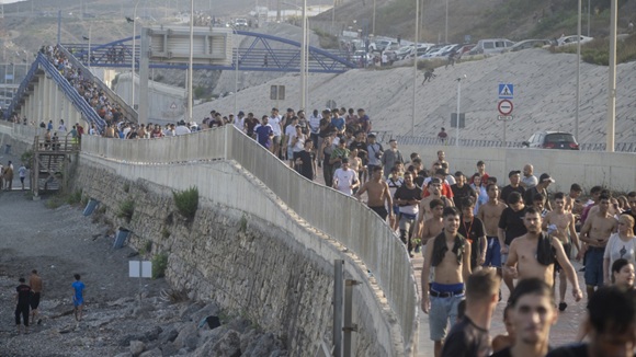 Ceuta afronta una crisis migratoria: unos 50 000 cruces desde Marruecos y al menos 57 muertos