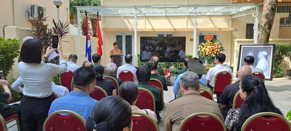 Desde Vietnam conmemoran 95 cumpleaños de Raúl Castro y denuncian campaña mediática