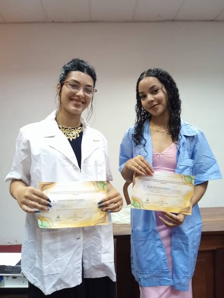 Graduación del primer colegio universitario de Ciencias Médicas en la provincia