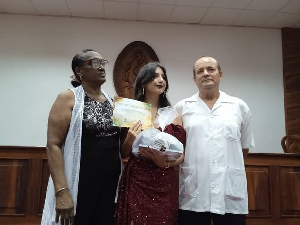 Graduación del primer colegio universitario de Ciencias Médicas en la provincia