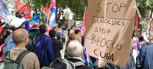 París se moviliza: “¡Dejen a Cuba vivir en paz!”