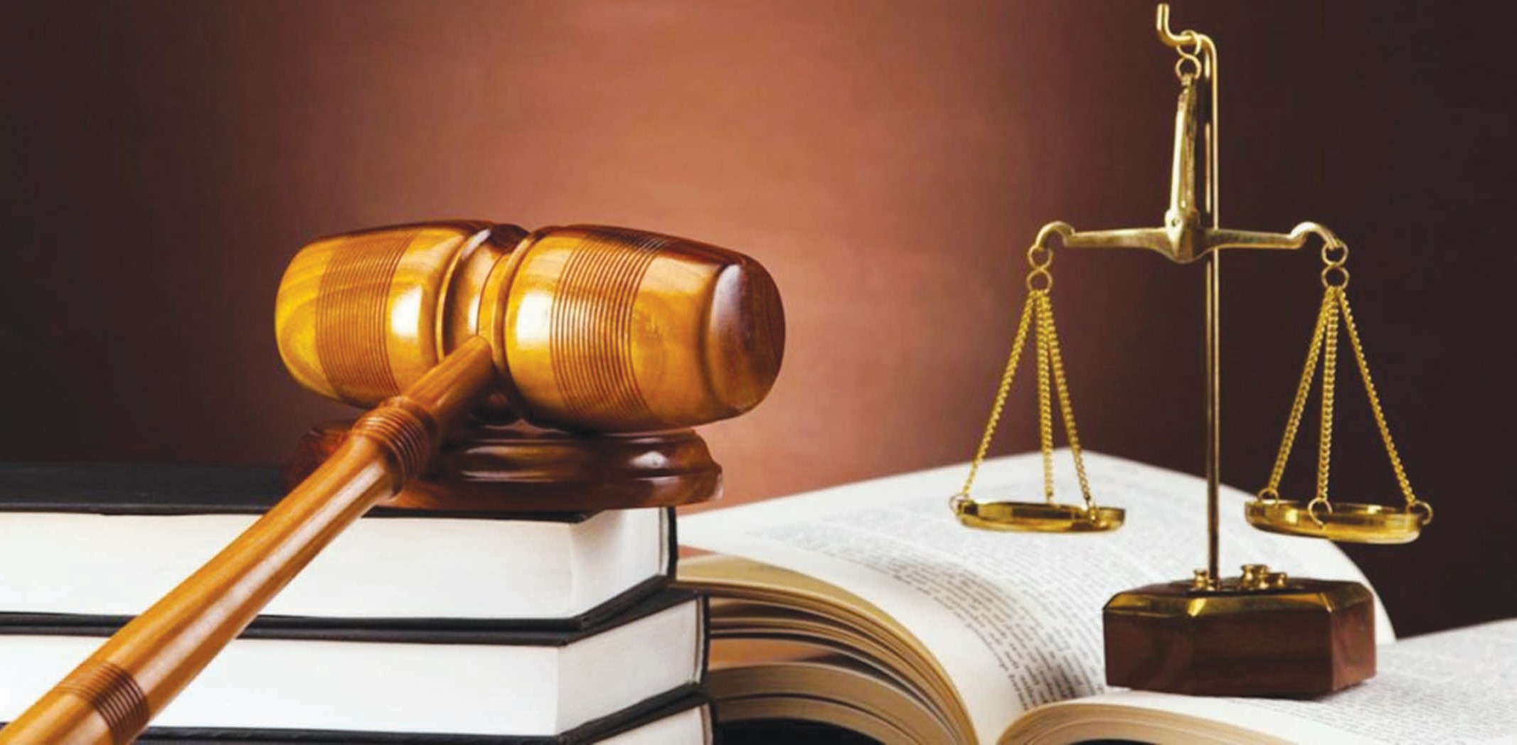 En línea con la Ley: En defensa de la justicia y la legalidad
