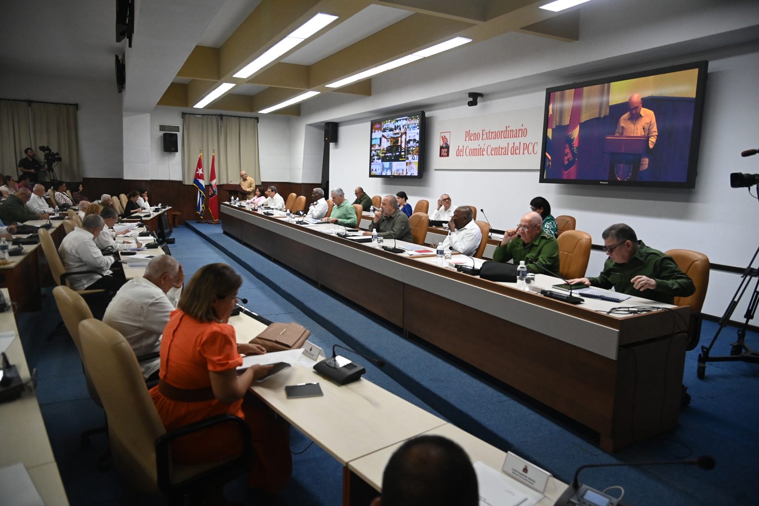 Inició Pleno Extraordinario del Comité Central para evaluar transformaciones económicas y sociales