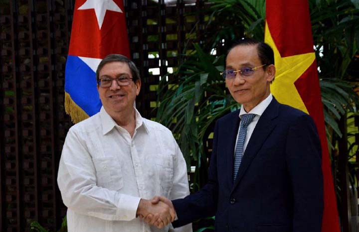 Recibe canciller cubano a homólogo vietnamita de visita en el país