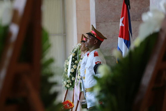El pueblo cubano rinde sentido homenaje al Comandante de la Revolución Ramiro Valdés Menéndez. Foto: Enrique González (Enro)/ Cubadebate.