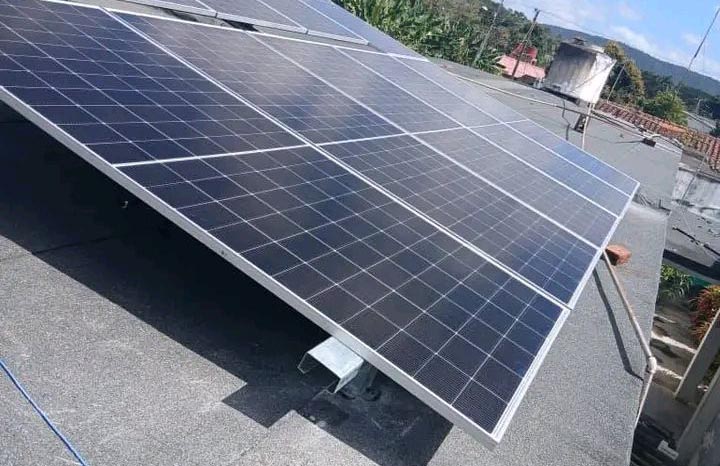 Reciben sistemas fotovoltaicos niños con necesidades médicas