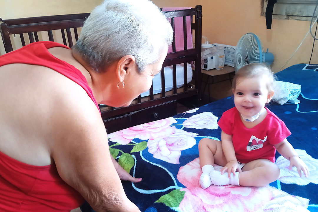 Reciben sistemas fotovoltaicos niños con necesidades médicas