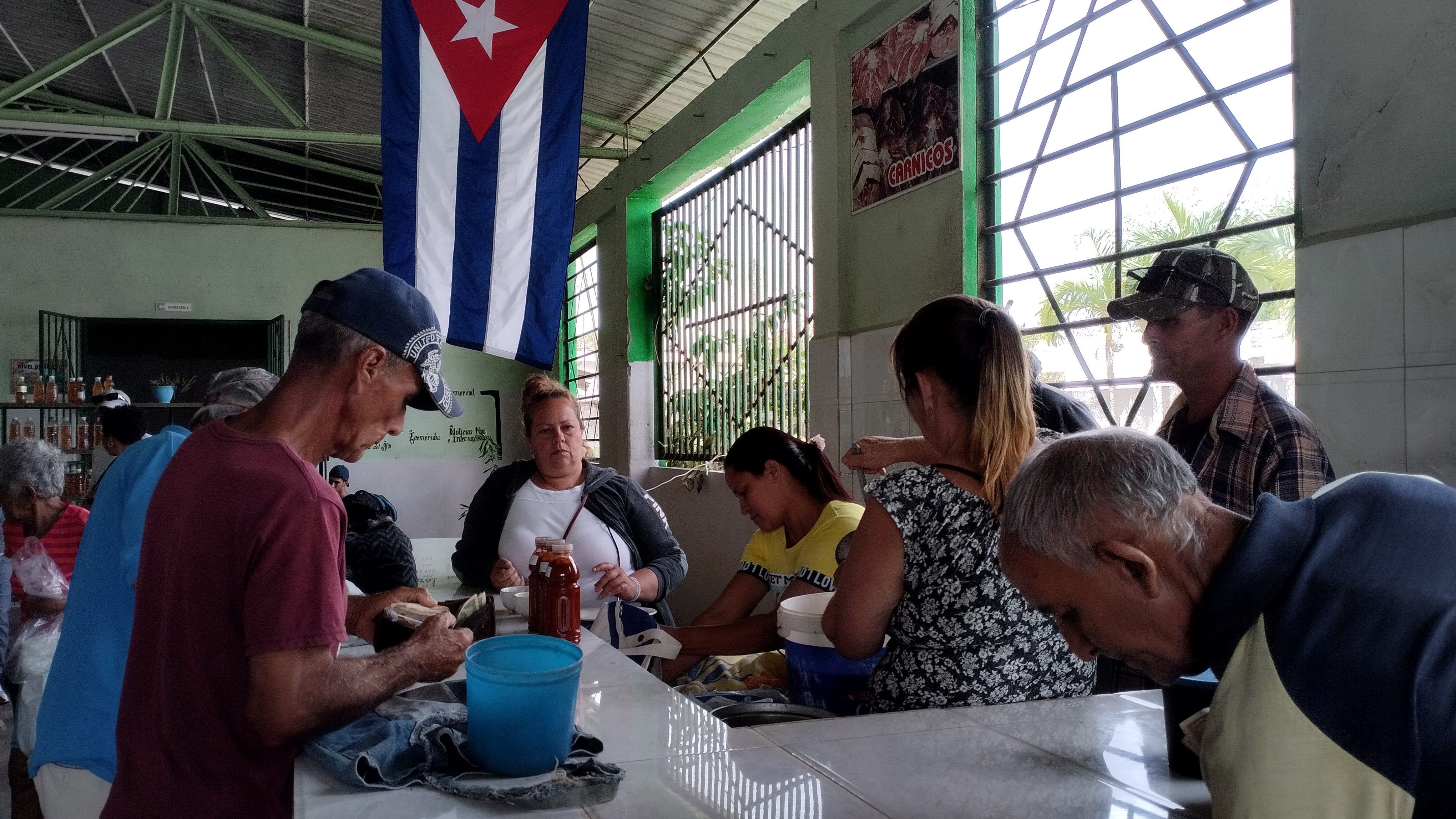 Inauguran mercados agropecuarios en Encrucijada 