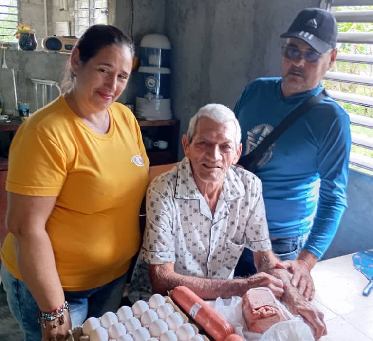 El amor es la clave para ayudar en estos tiempos difíciles, dice Manuel Delgado Moya, administrador del Proyecto de Desarrollo Local “La Victoria”, de Santa Clara, al comentar a la prensa sobre los donativos y acciones altruistas y solidarias que protagonizan los integrantes de esta entidad económica, en estos tiempos difíciles, de contingencia energética. 