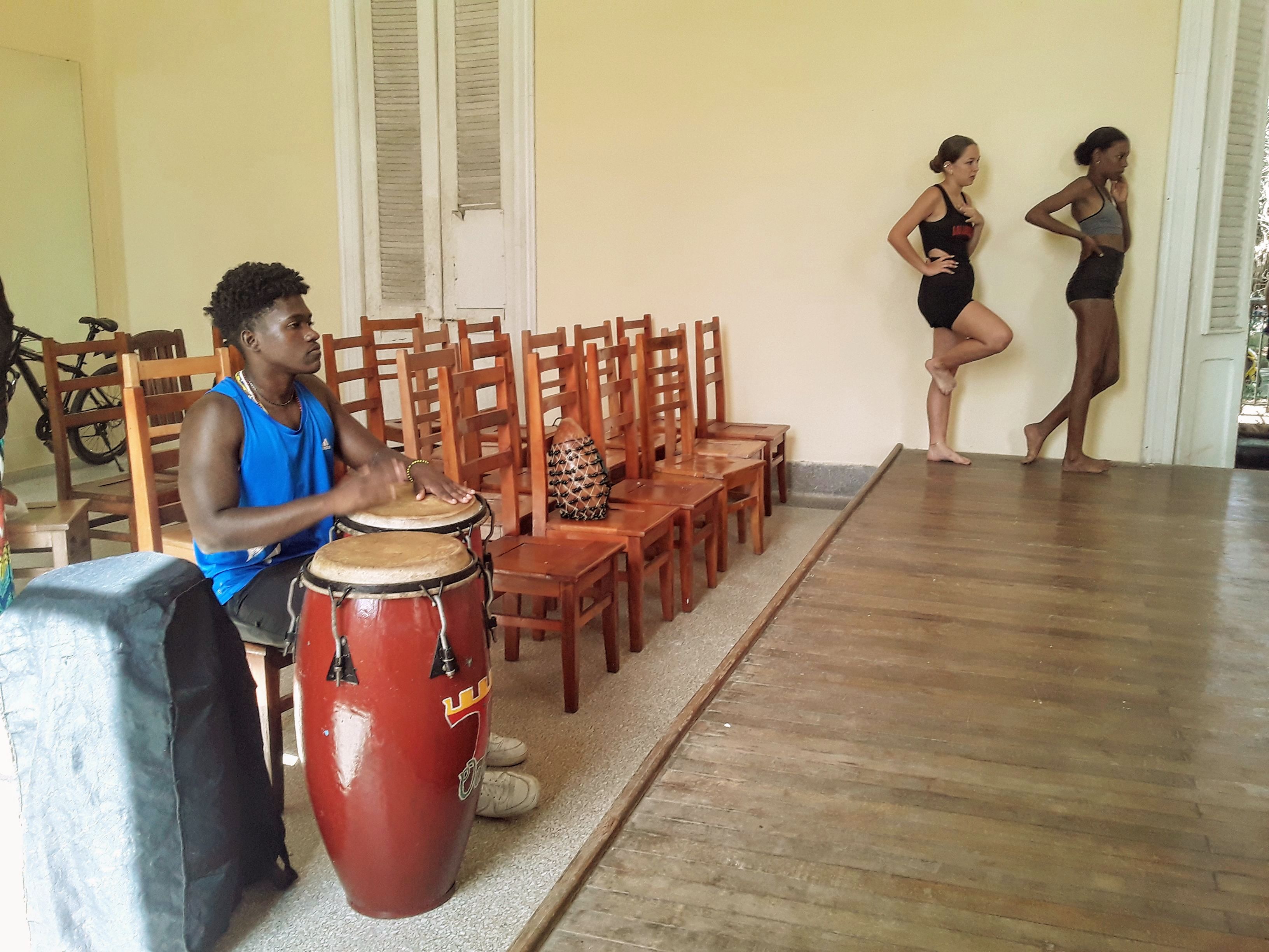 Compañía " Oche'": por lo más genuino del folklor villaclareño