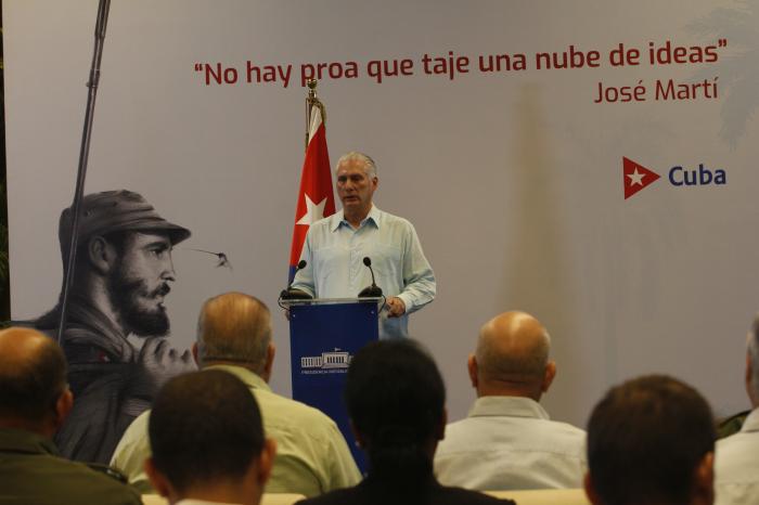 Comparece presidente cubano ante los medios de comunicación 
