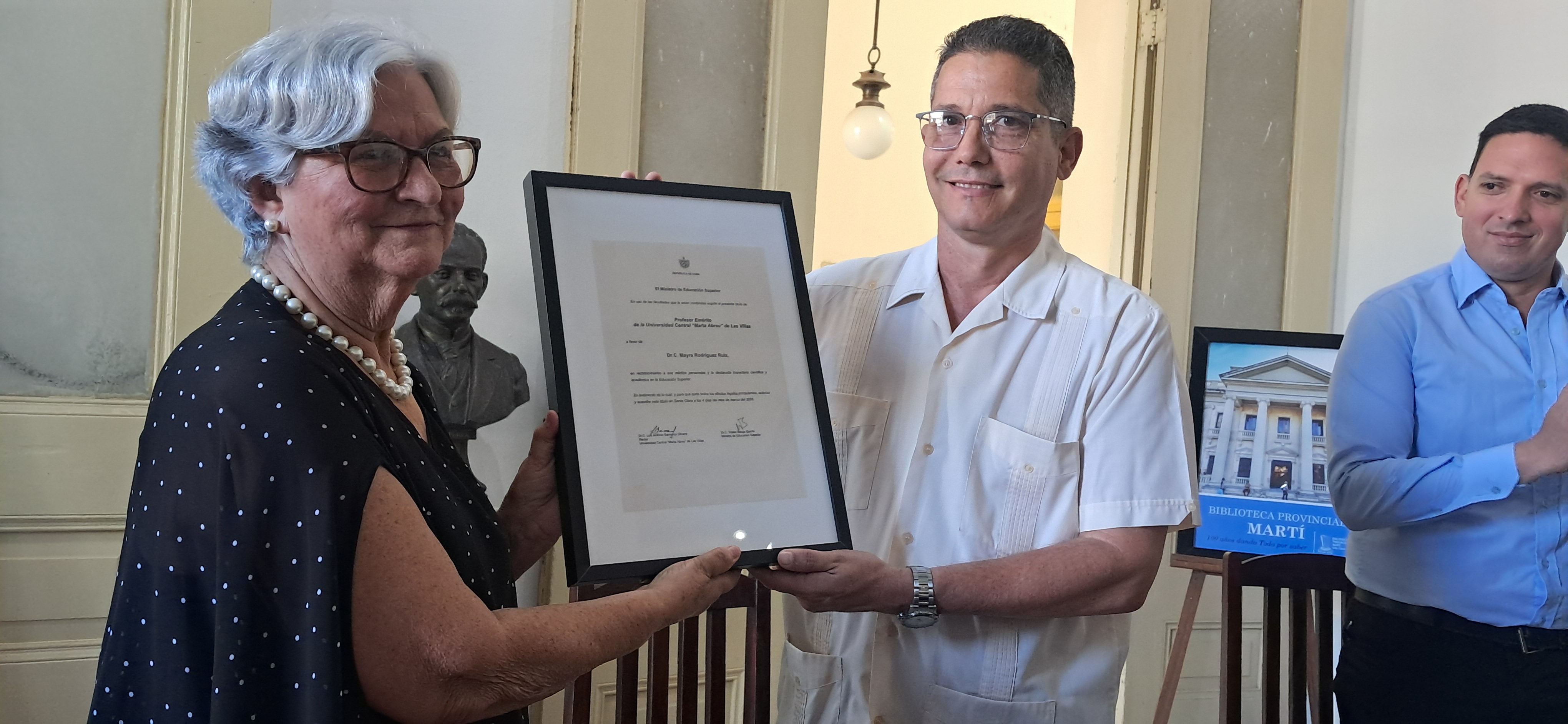 Otorgan categoría de Profesor Emérito de la Universidad Central a destacada pedagoga villaclareña