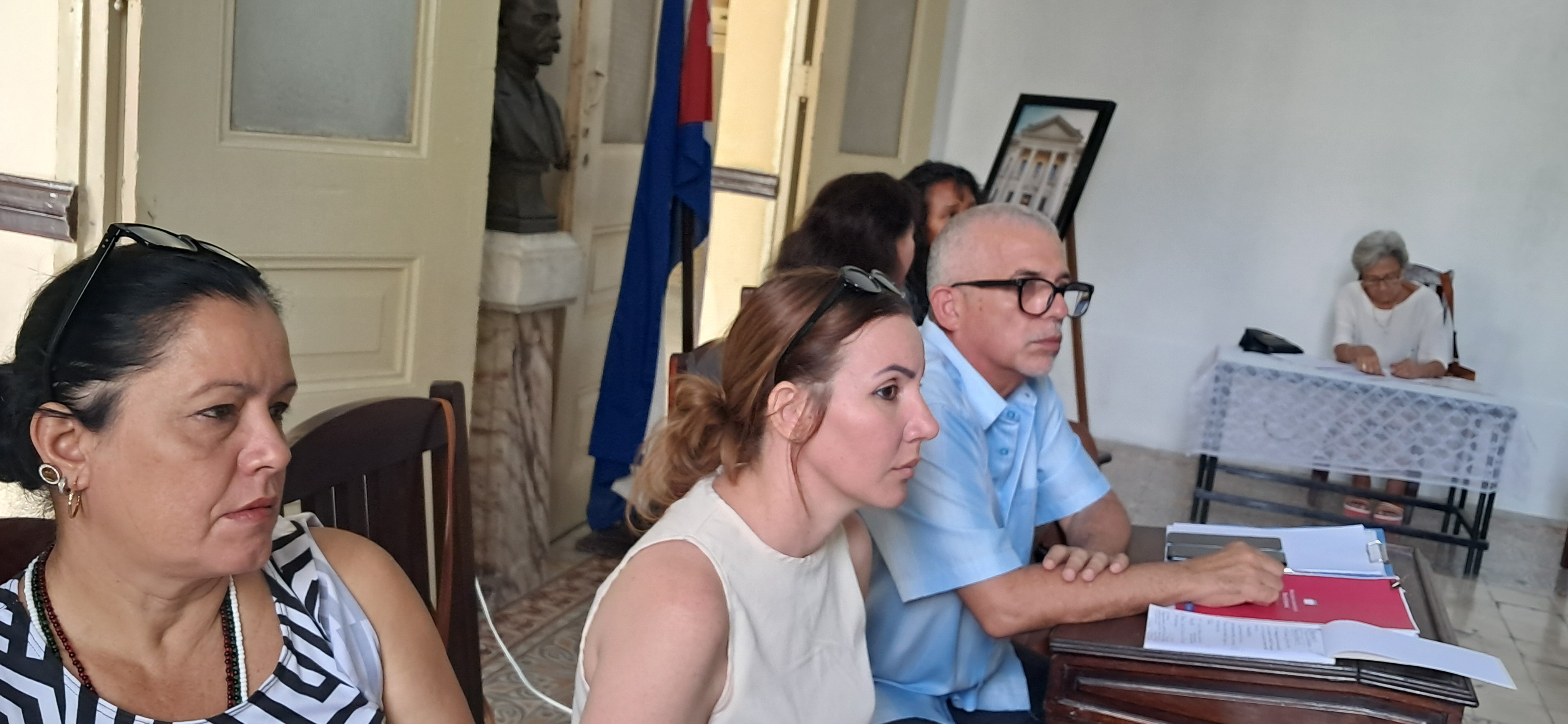 Intercambian sobre vínculos imprescindibles entre la ciencia y el tejido empresarial para impulsar el desarrollo del país