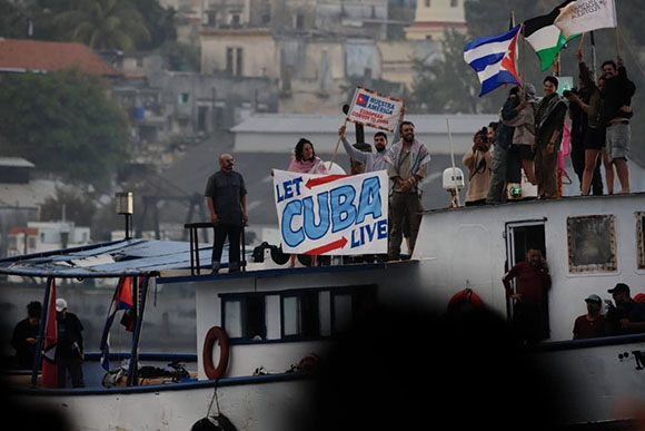 Llega a Cuba embarcación de Convoy “Nuestra América” con carga solidaria enviada desde México
