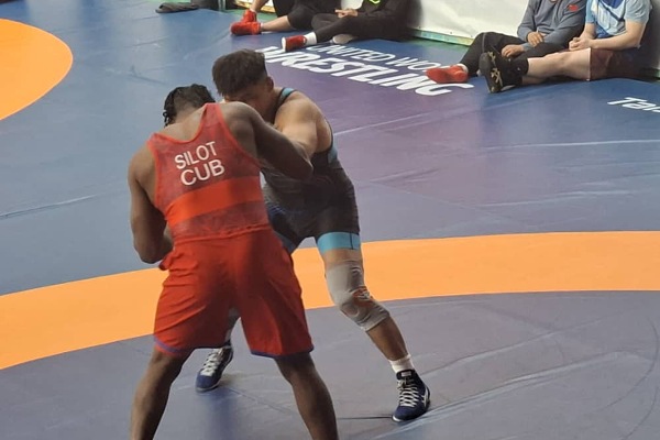 Oro para Arturo Silot en Copa Dahuhu de lucha libre