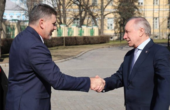 Gobernador de San Petersburgo recibe a viceprimer ministro cubano