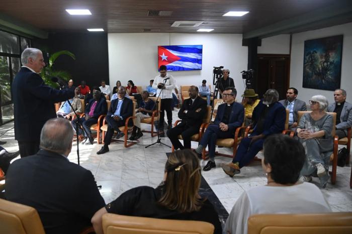  El Presidente cubano denunció que una economía de guerra impuesta por el imperio no pudo impedir la conquista de muchos avances. Foto: Estudios Revolución 