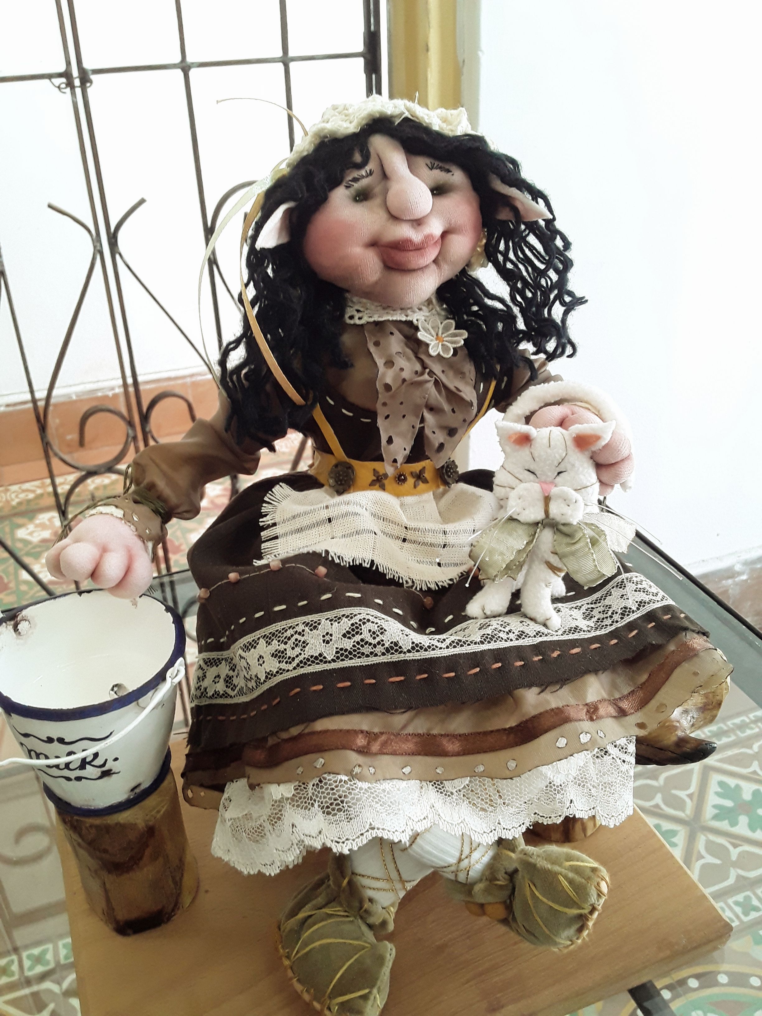 Muñequería textil fabulosa y simbólica