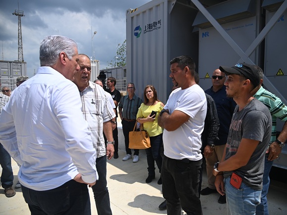 Visita Díaz-Canel entidades con impacto significativo en la recuperación del SEN