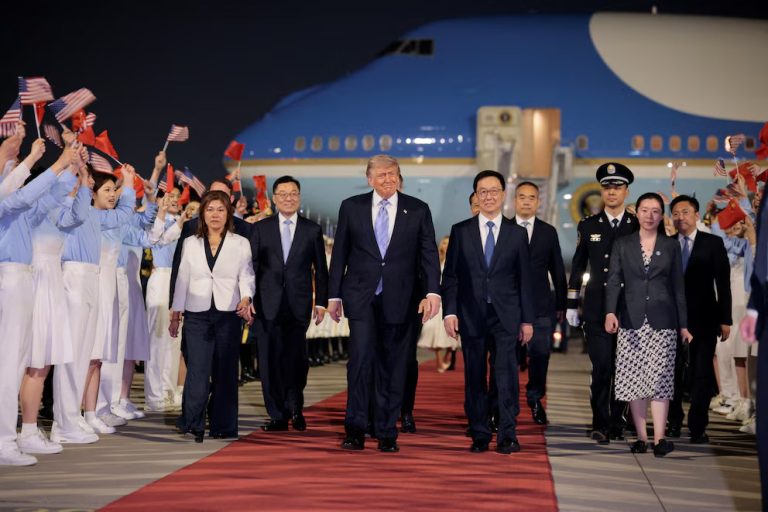 Donald Trump llegó a China para reunirse con Xi Jinping en medio de tensiones comerciales y la guerra contra Irán