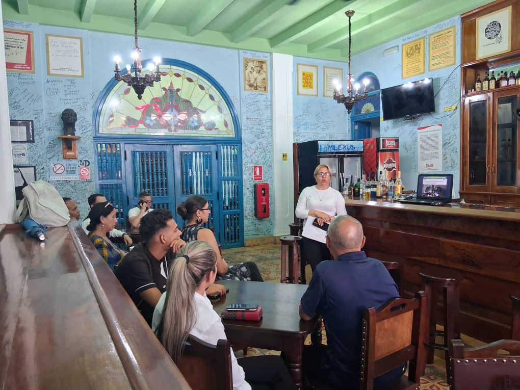 Sesiona taller sobre cocina de aprovechamiento en Villa Clara