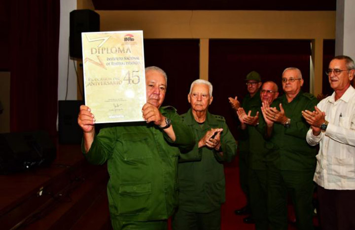 Felicitó Raúl Castro al Instituto Nacional de Reservas Estatales