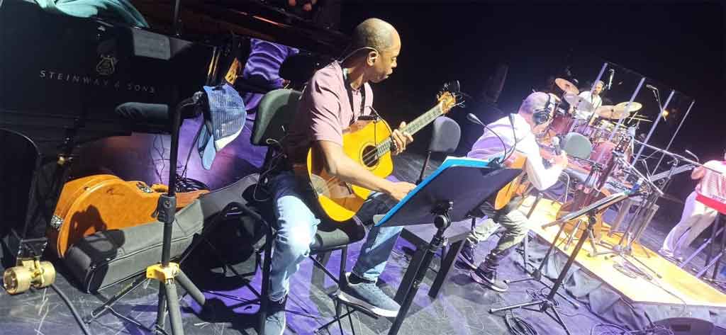 Maykel Elizarde: tocar junto a Silvio…entre la emoción y el orgullo
