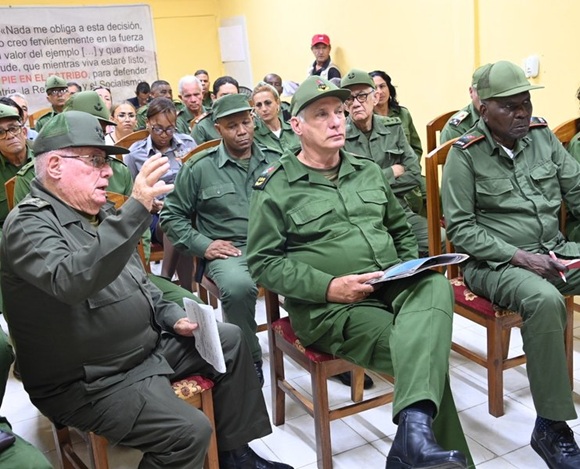 Díaz-Canel destaca preparación de las zonas de defensa y trabajo comunitario en Punta Brava
