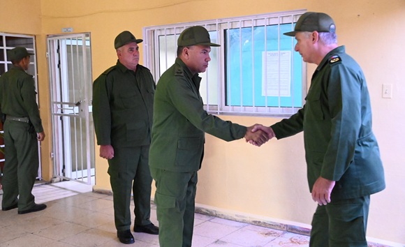 Díaz-Canel destaca preparación de las zonas de defensa y trabajo comunitario en Punta Brava