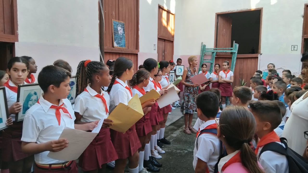 Estudiantes de escuela Mártires de Barbados recuerdan a las víctimas del crimen de 1976