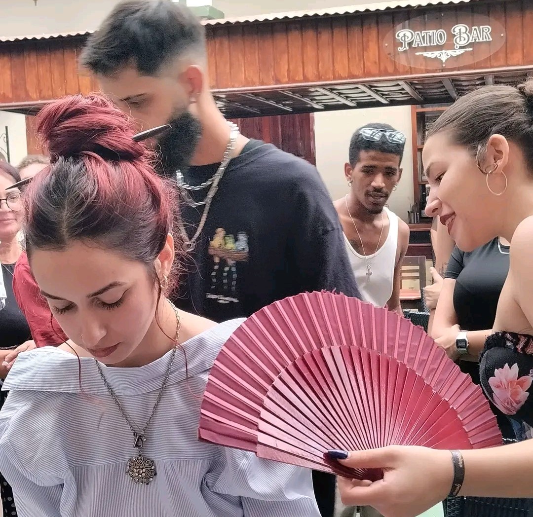 Sesiona en Santa Clara Convención de Tatuajes y Perforaciones auspiciada por la AHS 
