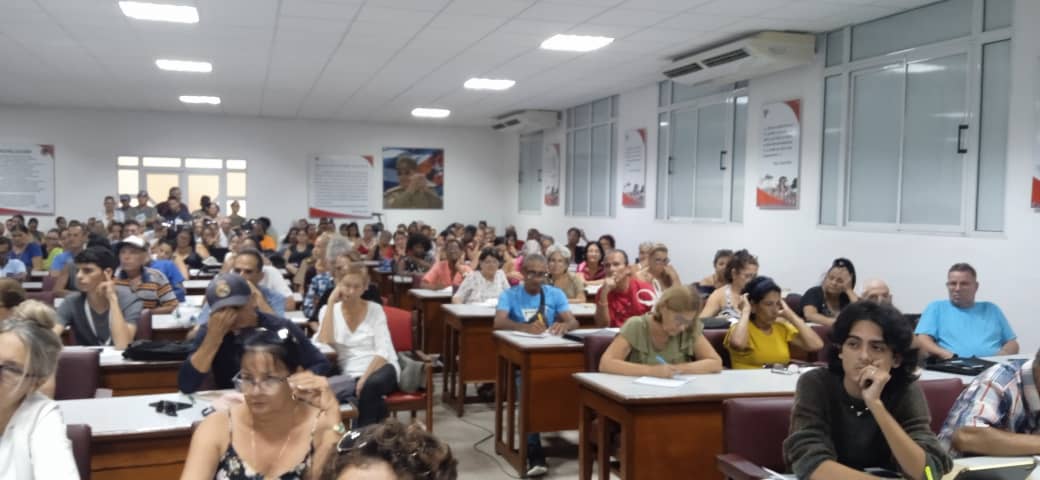 Juristas de Villa Clara capacitan a líderes sindicales sobre el nuevo código de Trabajo