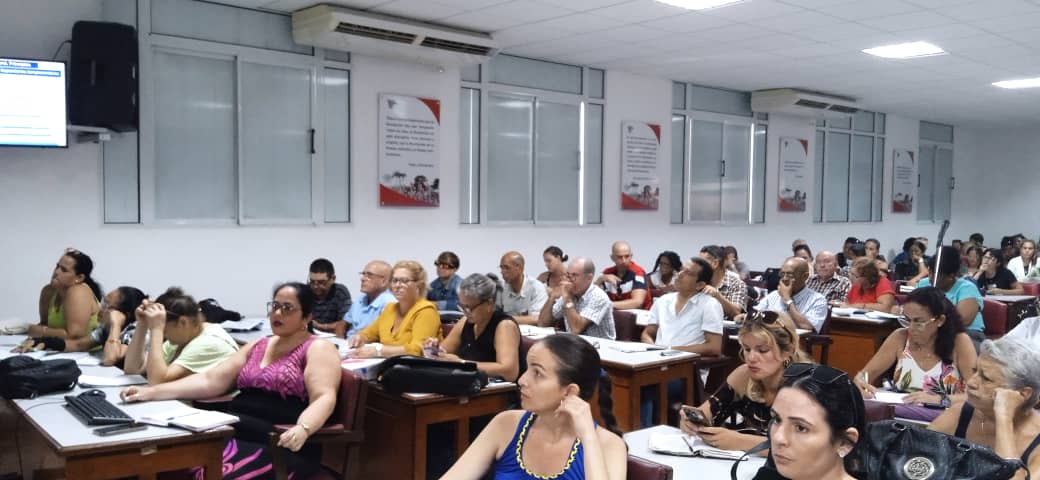 Juristas de Villa Clara capacitan a líderes sindicales sobre el nuevo código de Trabajo