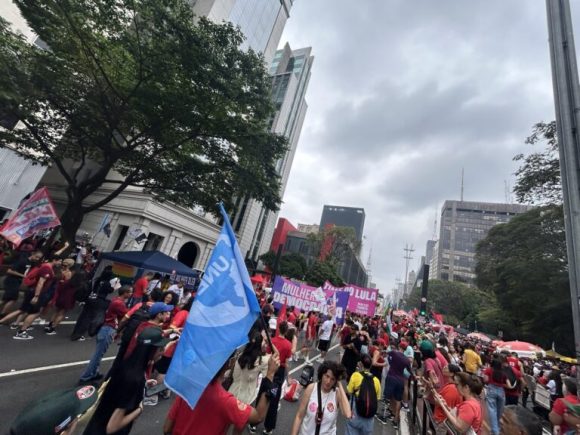 Cerca de un millón de brasileños abarrotan la Avenida Paulista en respaldo a la reelección de Lula