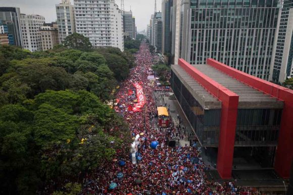 Cerca de un millón de brasileños abarrotan la Avenida Paulista en respaldo a la reelección de Lula