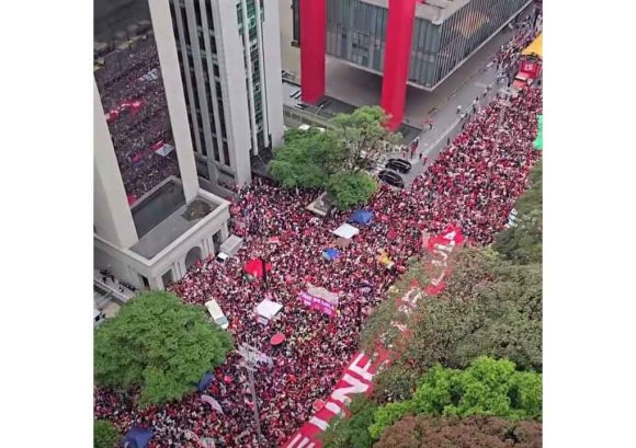 Cerca de un millón de brasileños abarrotan la Avenida Paulista en respaldo a la reelección de Lula