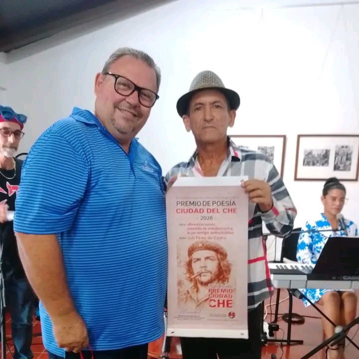 Entregan premios del certamen literario “Ciudad del Che”