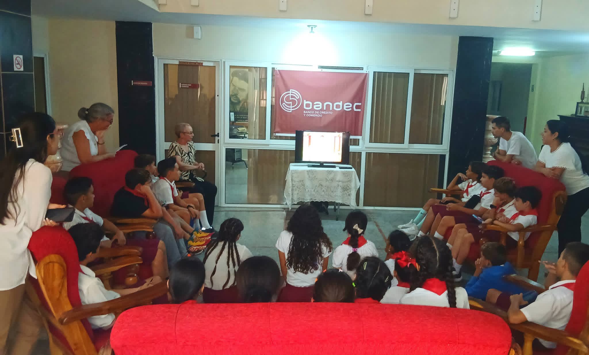 Promueve Bandec Villa Clara educación financiera en escuelas primarias de la capital provincial