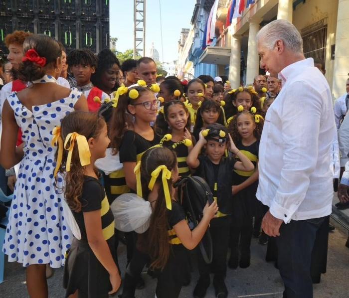 Díaz-Canel: «Mientras haya en Cuba aulas con estudiantes, y escuelas con maestros, hay nación, hay Patria, hay Revolución y hay Socialismo»