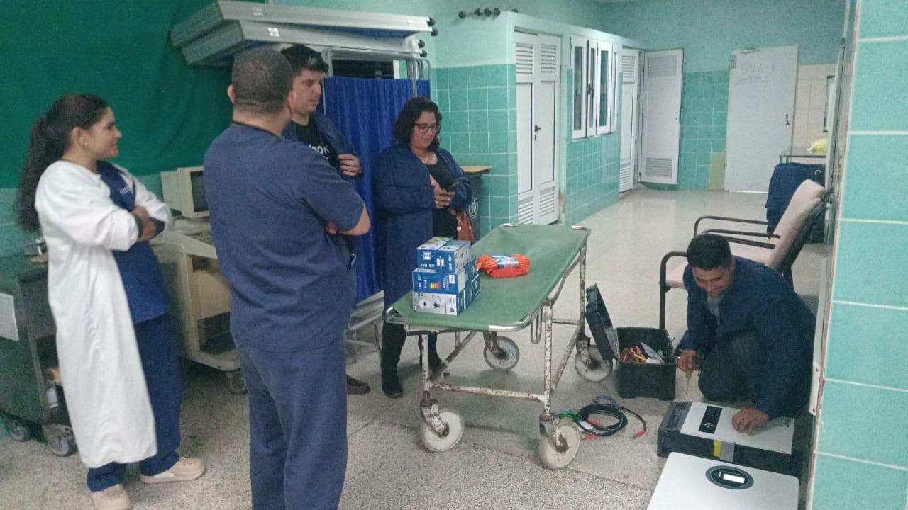 Hospital Pediátrico José Luis Miranda, de Villa Clara. La respuesta de diversos actores económicos de la provincia es el abrazo y el amor entre cubanos y cubanas. Tomado del perfil en Facebook de Oscar Salabarría Martínez.